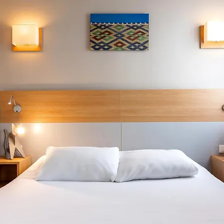 アパートホテル アダジオ アクセス レピュブリック 3*