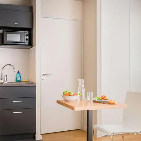 Adagio Access République Aparthotel 3*